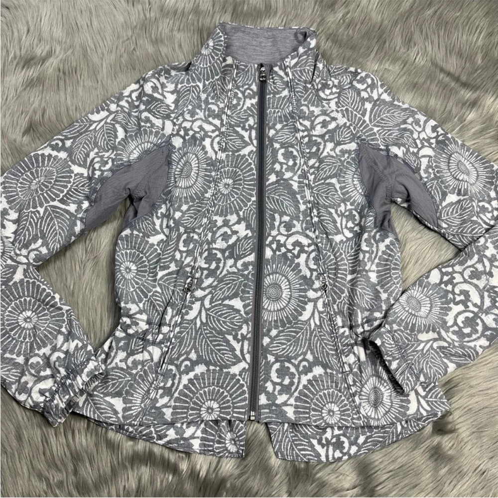 Lululemon Travel To Track Jacket Beachy Floral White Fossil Size 4